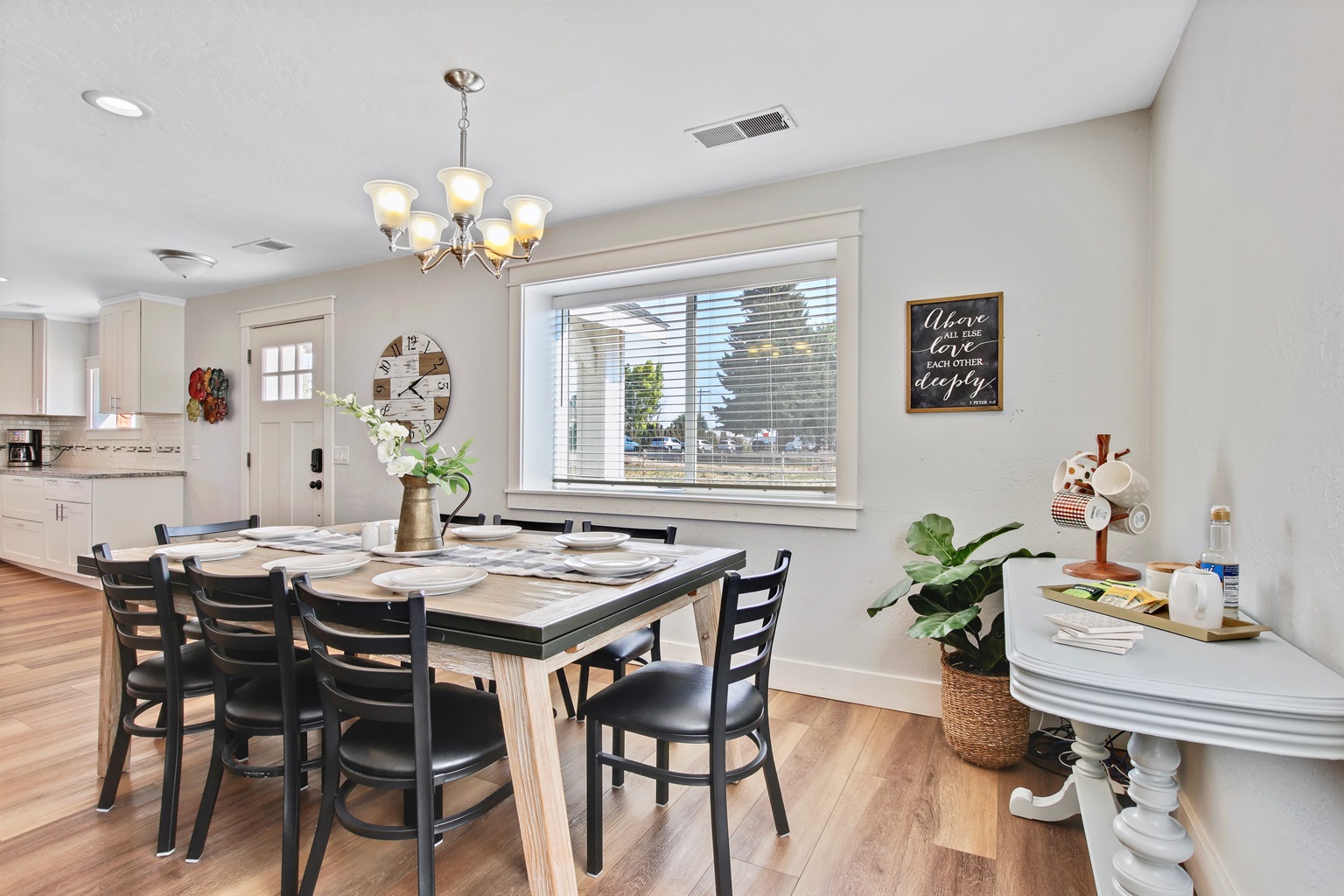 northside-cozy-updated-farmhouse/