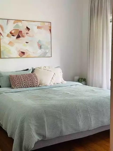 One of the three brand new king beds! All with super comfy Sleep Republic mattresses