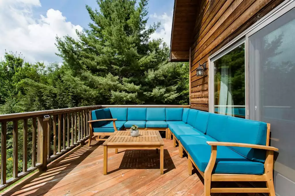 On our deck is seating for relaxing, allowing you to listen to the sounds of nature. Did you hear the hawk that is always flying around? His calls echo down from the mountain through the valley! On our deck is seating for relaxing, allowing you to listen to the sounds of nature. Did you hear the hawk that is always flying around? His calls echo down from the mountain through the valley! - MOUNTAIN SKI CHALET | INCREDIBLE CATSKILLS VIEWS - Prattsville