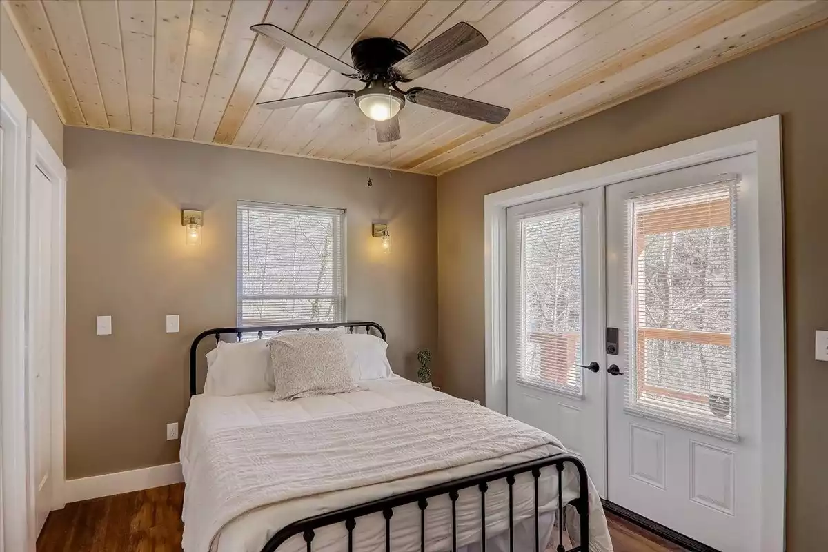 Front bedroom with porch access, view of the river, queen size memory foam bed, and en suite bathroom. - Whee Retreat - Sylva