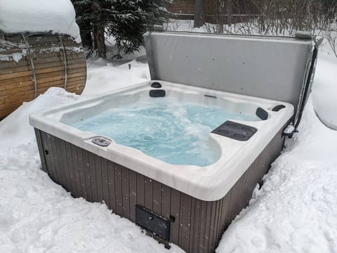Hot tub in the snow!