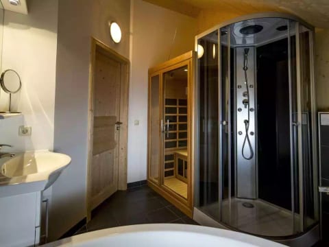Chalet mit 2 Schlafzimmern & IR-Sauna