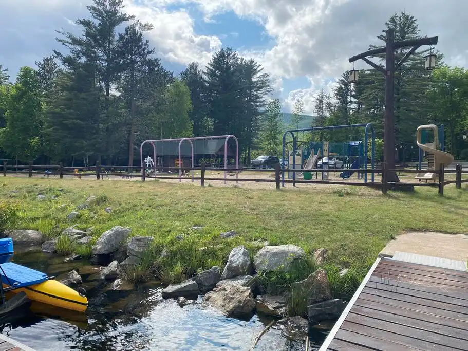 Wilmington Beach, just 12 minutes away by Whiteface mountain, has a great park for kids, summer concerts and is a perfect spot to bring the kayaks - Modern Amenity A-Frame Cabin - Jay