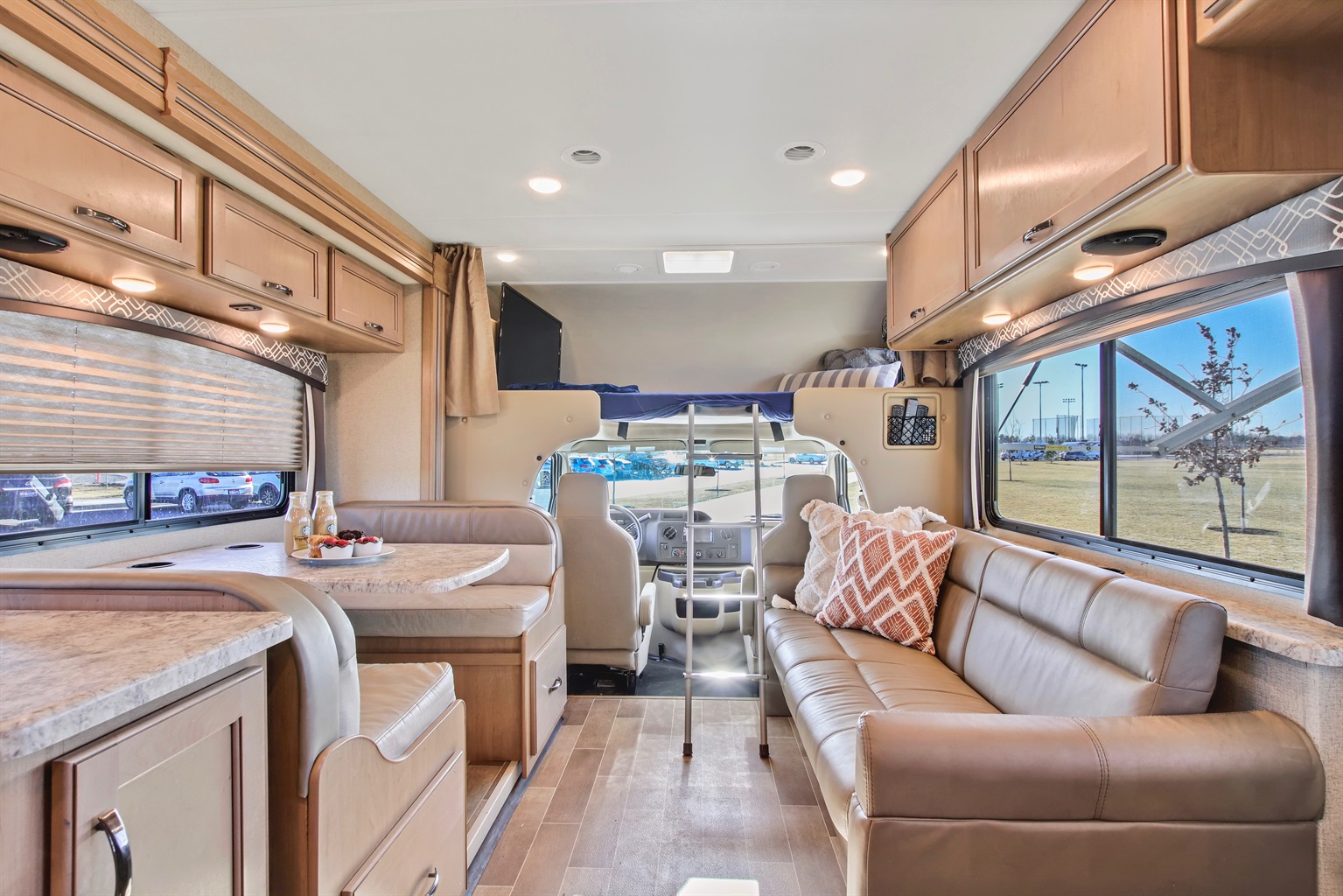 2020-luxury-thor-chateau-(bunk-beds)/