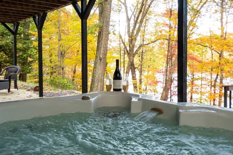 New Lakefront~4/5 BR! Hot Tub~Game Rom & Firepit!