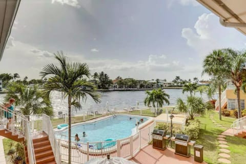 ️DELIGHTFUL WATERFRONT STUDIO - 1 BLOCK TO BEACH!