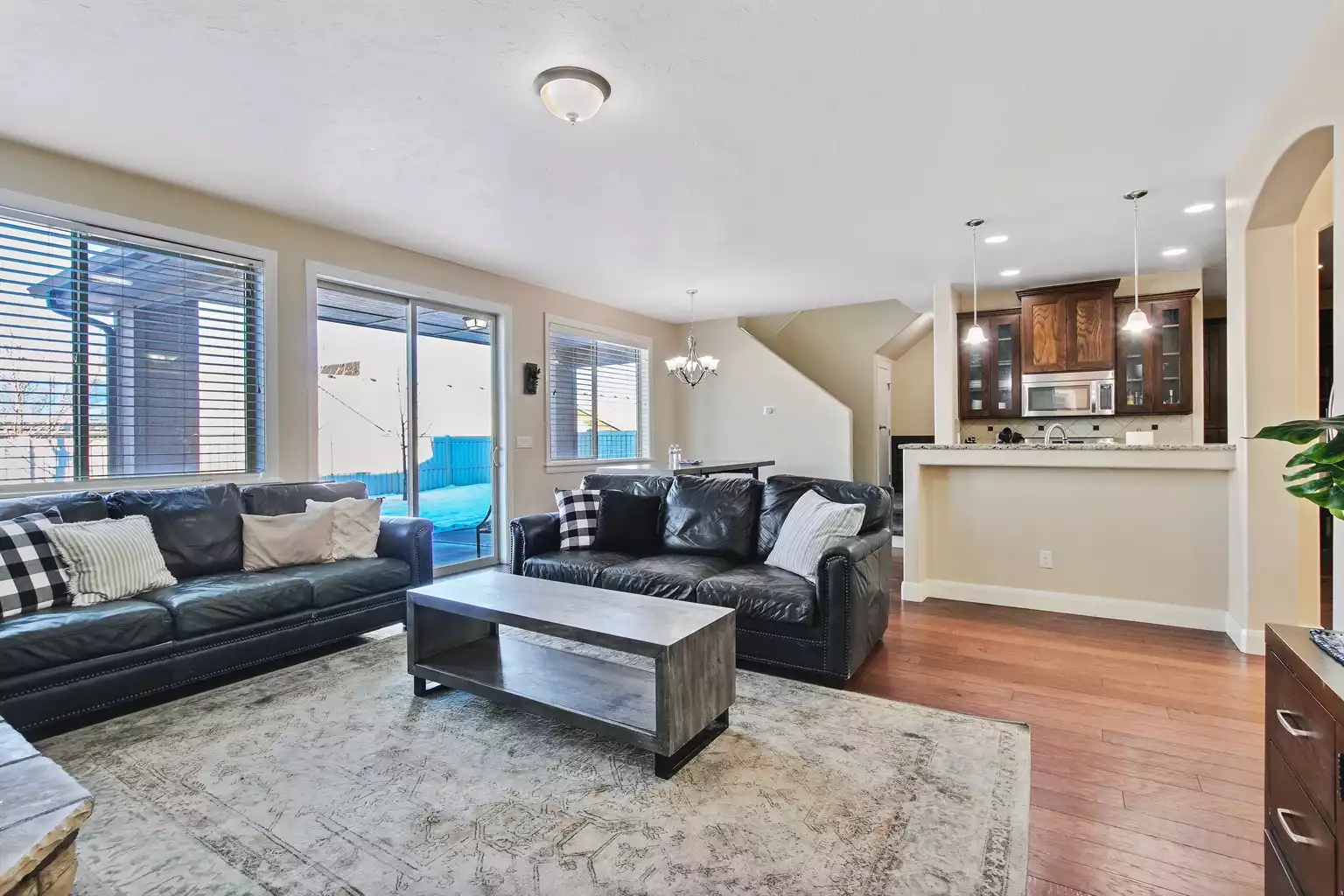 beautiful-5-bedroom-home-with-hot-tub-sleeps-16/