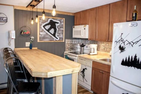 Updated! Ski in/out condo 1st flr-top of mountain!