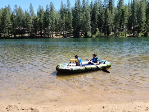 Spacious Cabin, pvt lake access, movie rm, hot tub