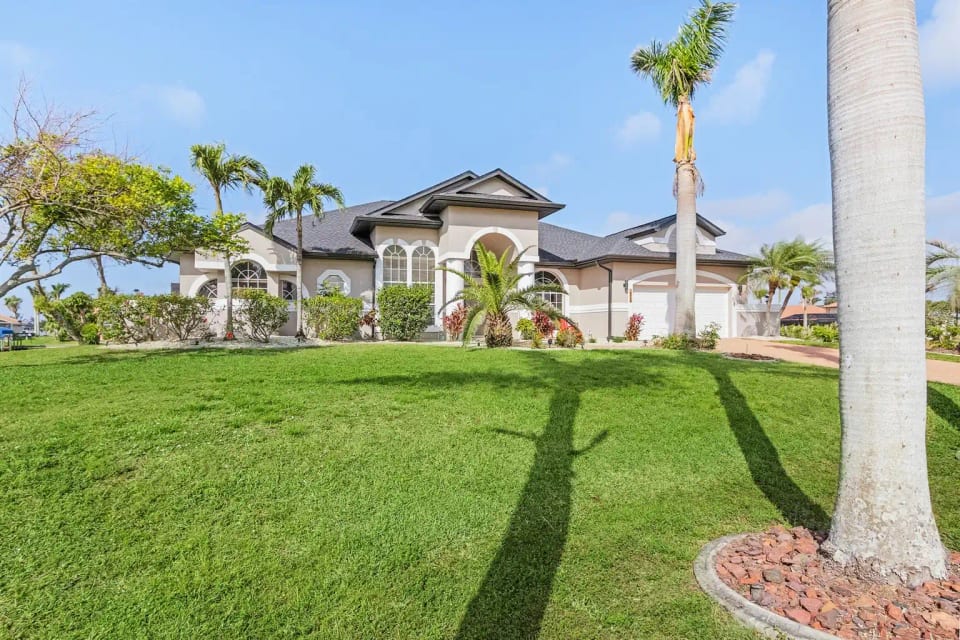 Villa Tauro | Piscina Climatizada | Frente al Canal - Cape Coral
