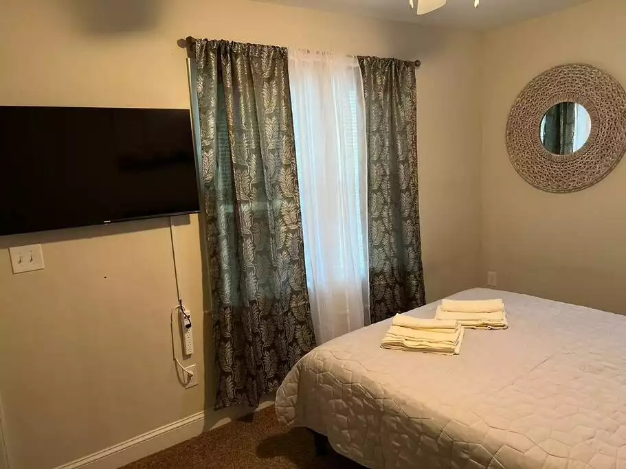 COZY 3-Bdrm GEM, Sleep 6 Quiet street Close to All - Norfolk COZY 3-Bdrm GEM, Sleep 6 Quiet street Close to All - Norfolk