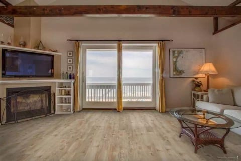 Oceanfront Penthouse Salisbury