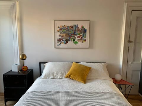 Sunny private suite in CarrollGardens townhouse