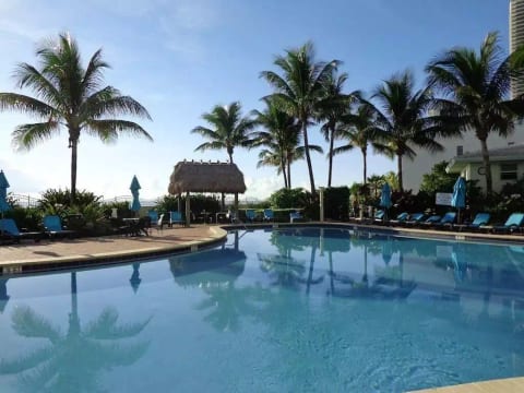 Beach apartment , Hollywood Beach , Miami. Area 