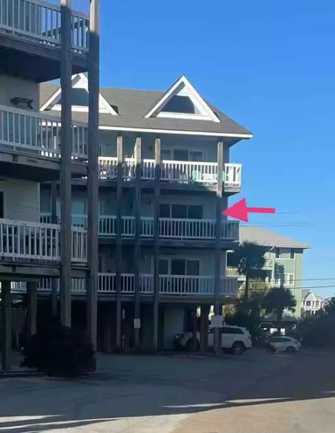 Beautiful Ocean View Condo with Pool