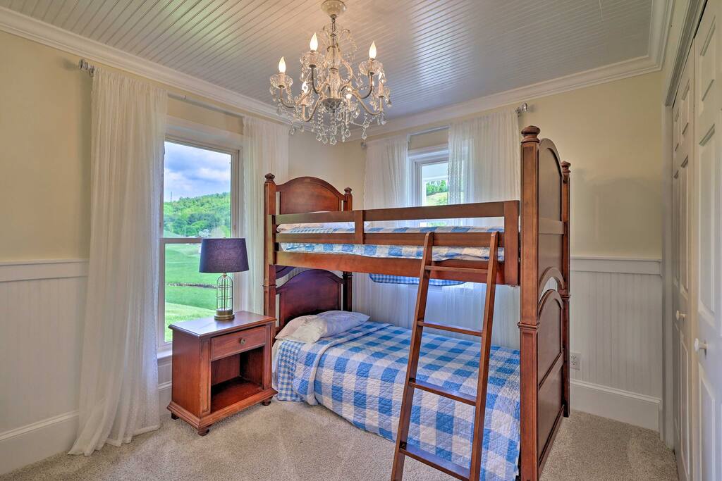 Bedroom 3 | Twin Bunk Bed | 1st Floor - Farmhouse on Fleetwood - Fleetwood