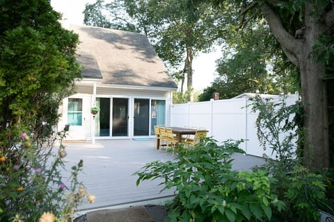Sunny cottage near town/beach