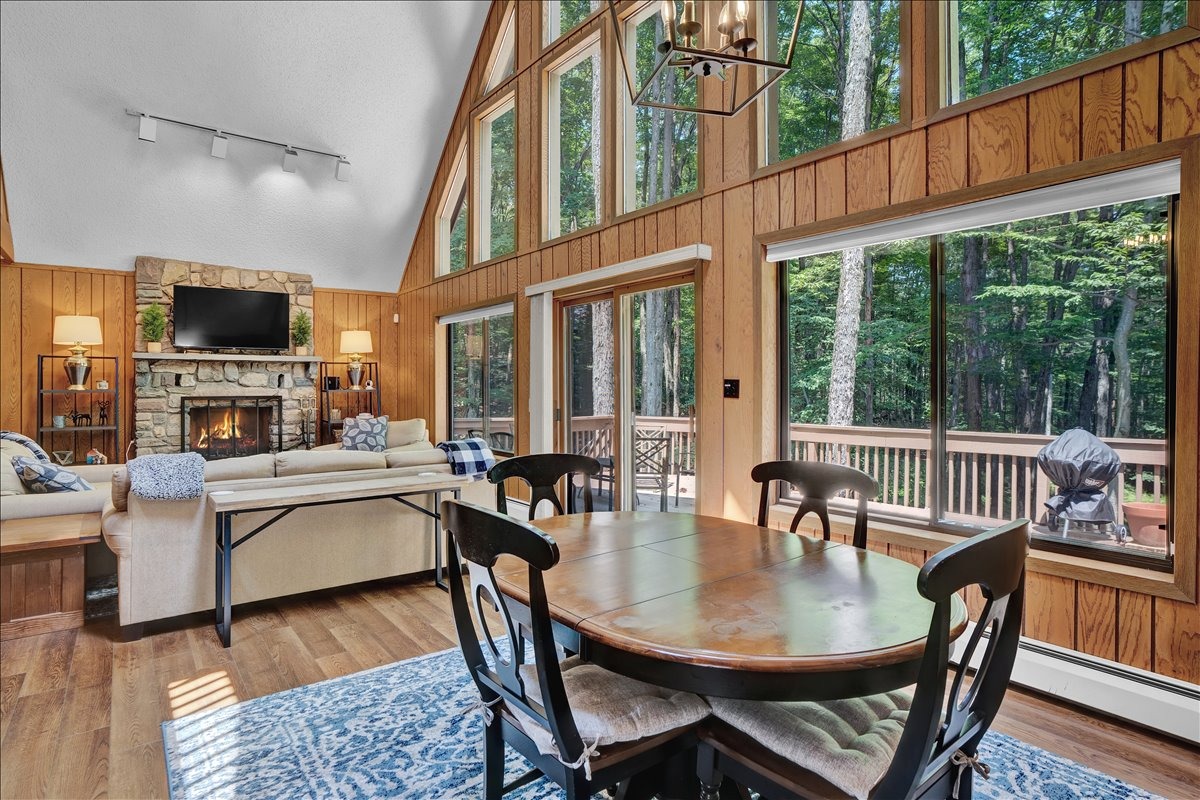 Idyllic Pocono - 5BR Amenity Filled Retreat! - Clifton