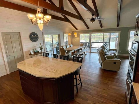 Camm’s Lakeside Retreat (close to Charlotte)