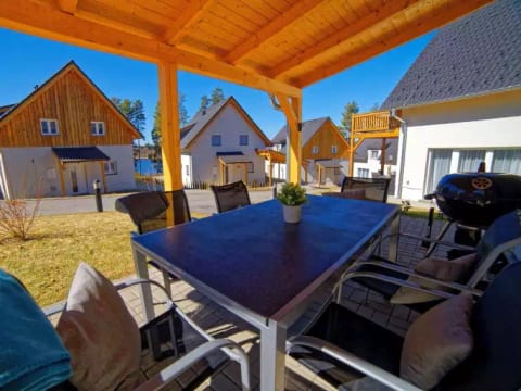 Lakeside Village 23
