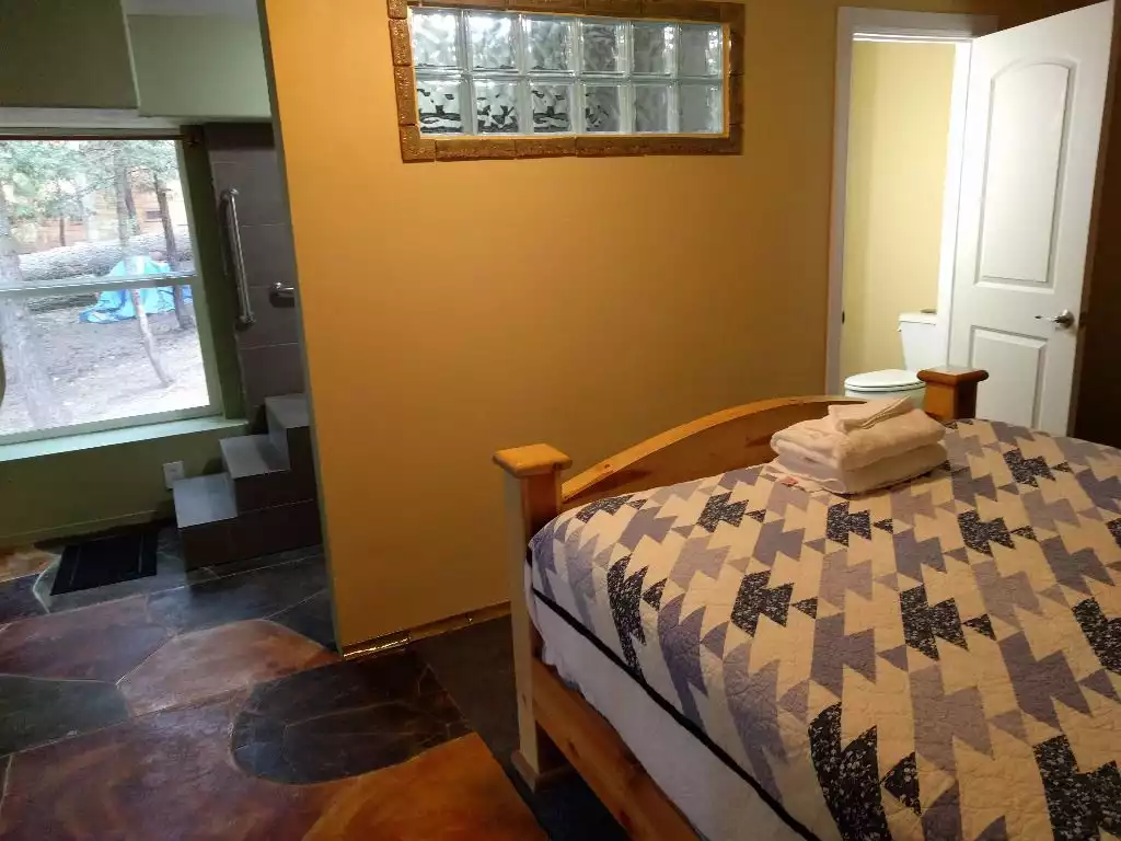 Master bedroom (downstairs) - Natal Granite Retreat - Shaver Lake