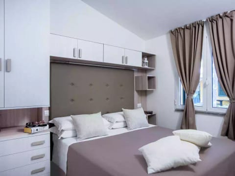 De Luxe Plus