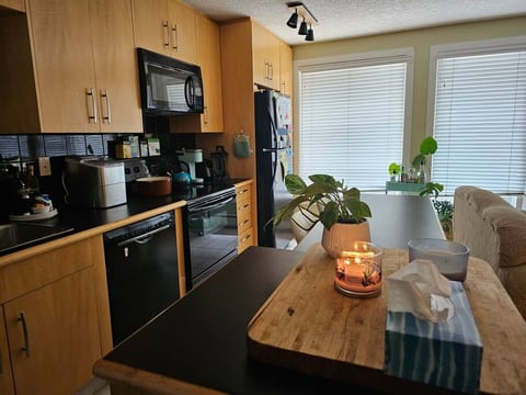 Enjoy a relaxing (or romantic) dinner in the fully stocked kitchen.