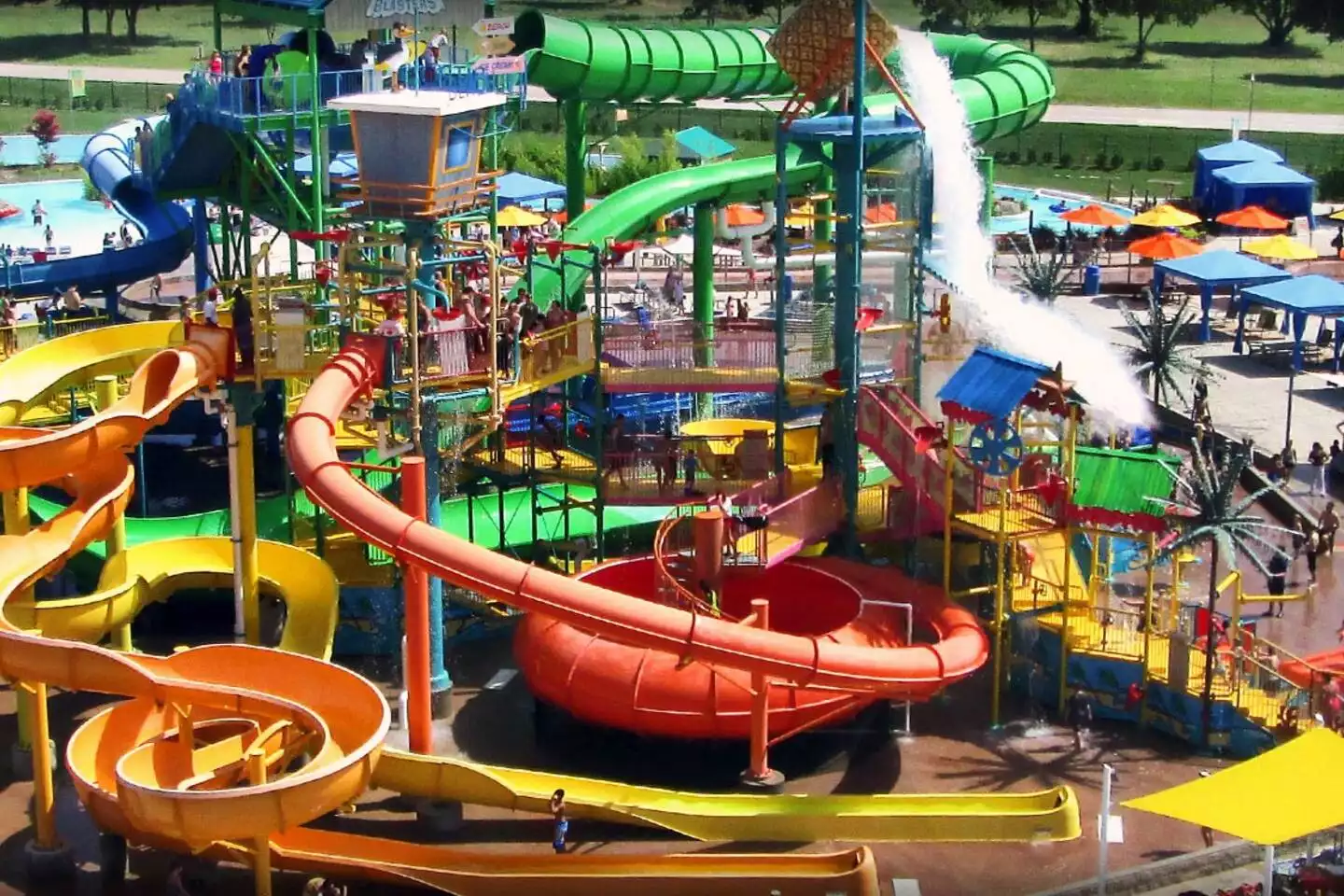Hawaiian Falls Roanoke Water Park - 11 minutes away Hawaiian Falls Roanoke Water Park - 11 minutes away - The Birdhouse - Keller