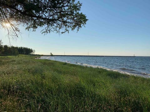 Private beachfront house / Chalet sur plage privée