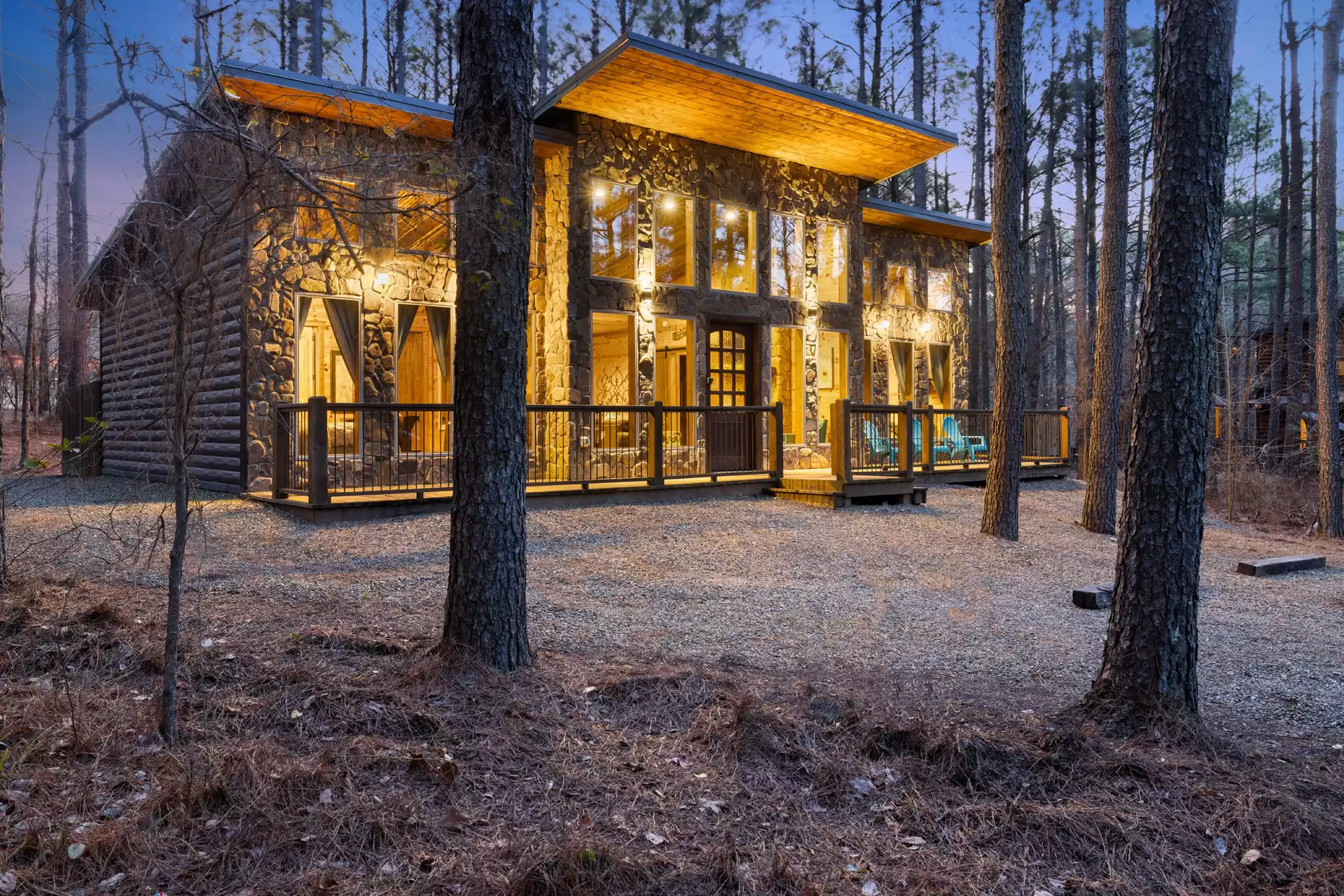 Romancing The Stone, Upscale Romantic Cabin - Broken Bow