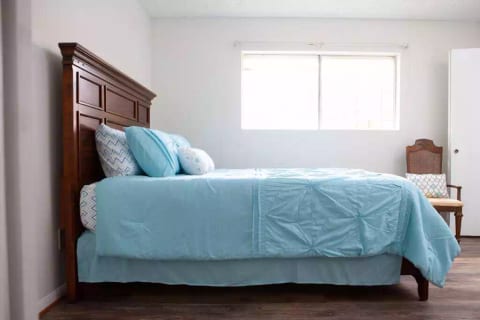 Beechnut Haven-New! Bright and Cozy Modern home