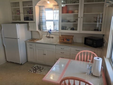fully outfitted kitchen