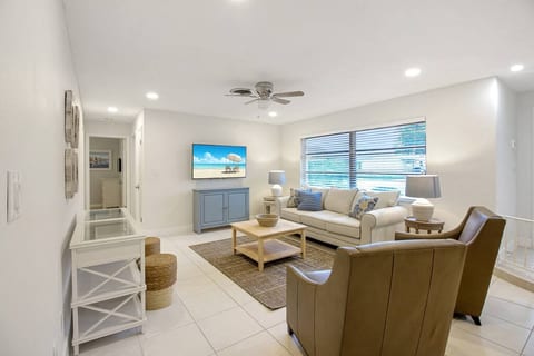 Indian Rocks Beach only 2.5 miles - 4 bed & 2 bath
