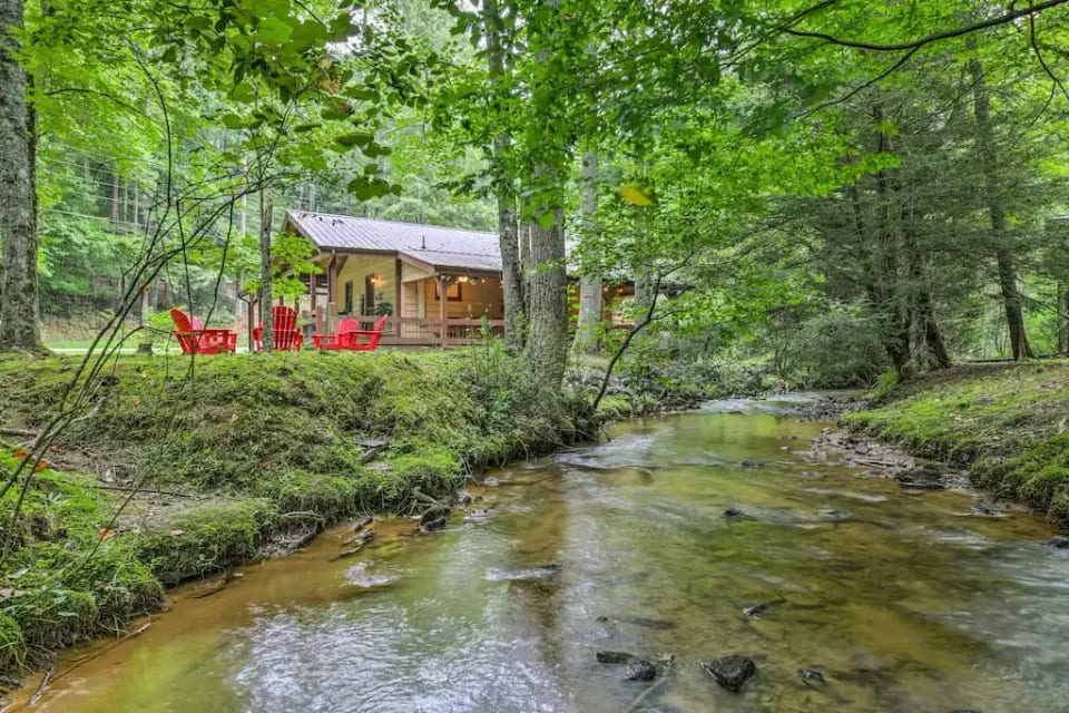 Blue Ridge Vacation Rental | 2BR | 2BA | 800 Sq Ft | 4 Steps to Enter
