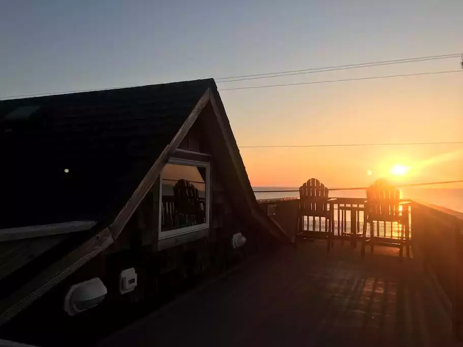 Set your alarm clock...and then grab a coffee and head up to the top-deck to watch the sunrise over the Atlantic ocean.  It is a memory you will not forget, and one of our guests favorite things to do! - SERENDIPITY:  Amazing Ocean Views on Beach Rd - Kitty Hawk