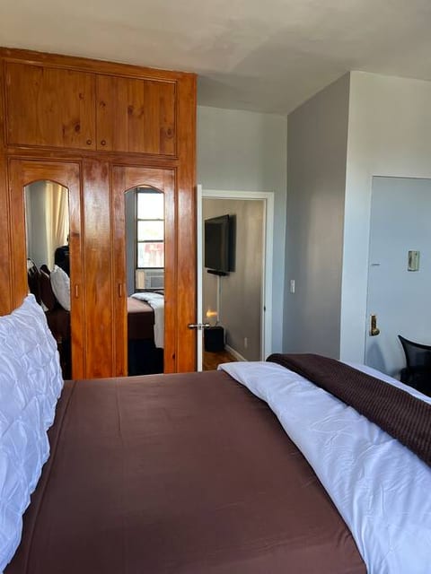 THE LINCOLN SUITES BROOKLYN - 594