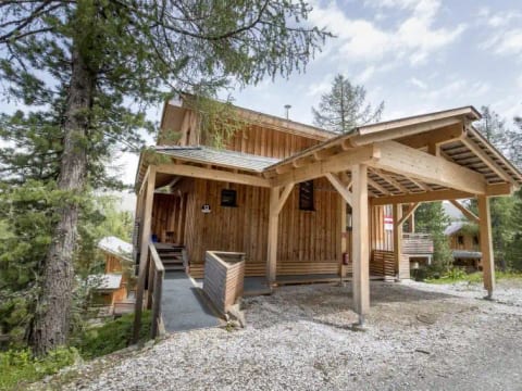 #13 mit IR-Sauna & Sprudelwanne innen