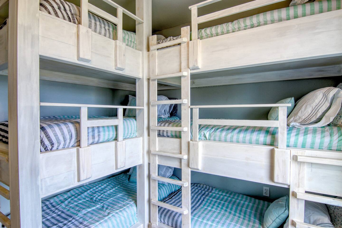 Built in triple bunk beds - RM 2 - Siestas y Fiestas! - Port Aransas Beach