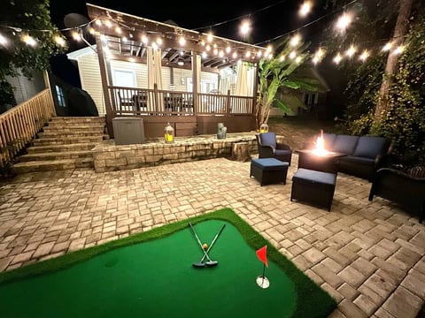 Beach bliss awaits! Arcade, minigolf, firepit, fun