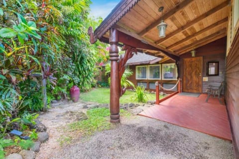 Beachcomber Bungalow Steps to the Beach TVNC#1058