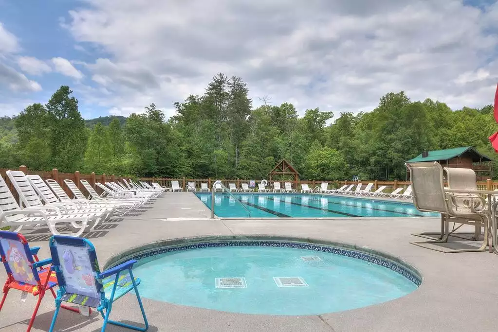 Pool access May 1st through Labor Day, full service snack bar and deli open daily during the season Pool access May 1st through Labor Day, full service snack bar and deli open daily during the season - Logging Out Cabin - Sevierville