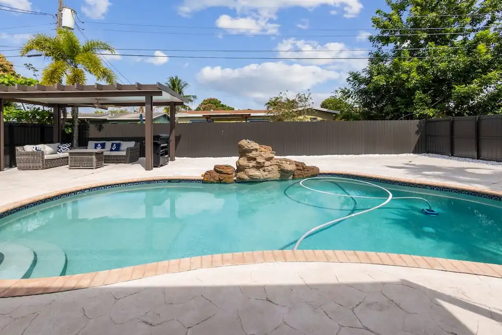 The Hard Rock Tropical Pool House - Lauderdale Lakes