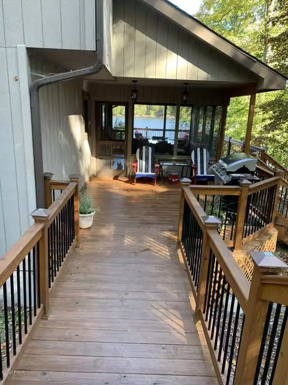 Front walk into the house Front walk into the house - Boulder Cove Lakefront Retreat - The Hideout