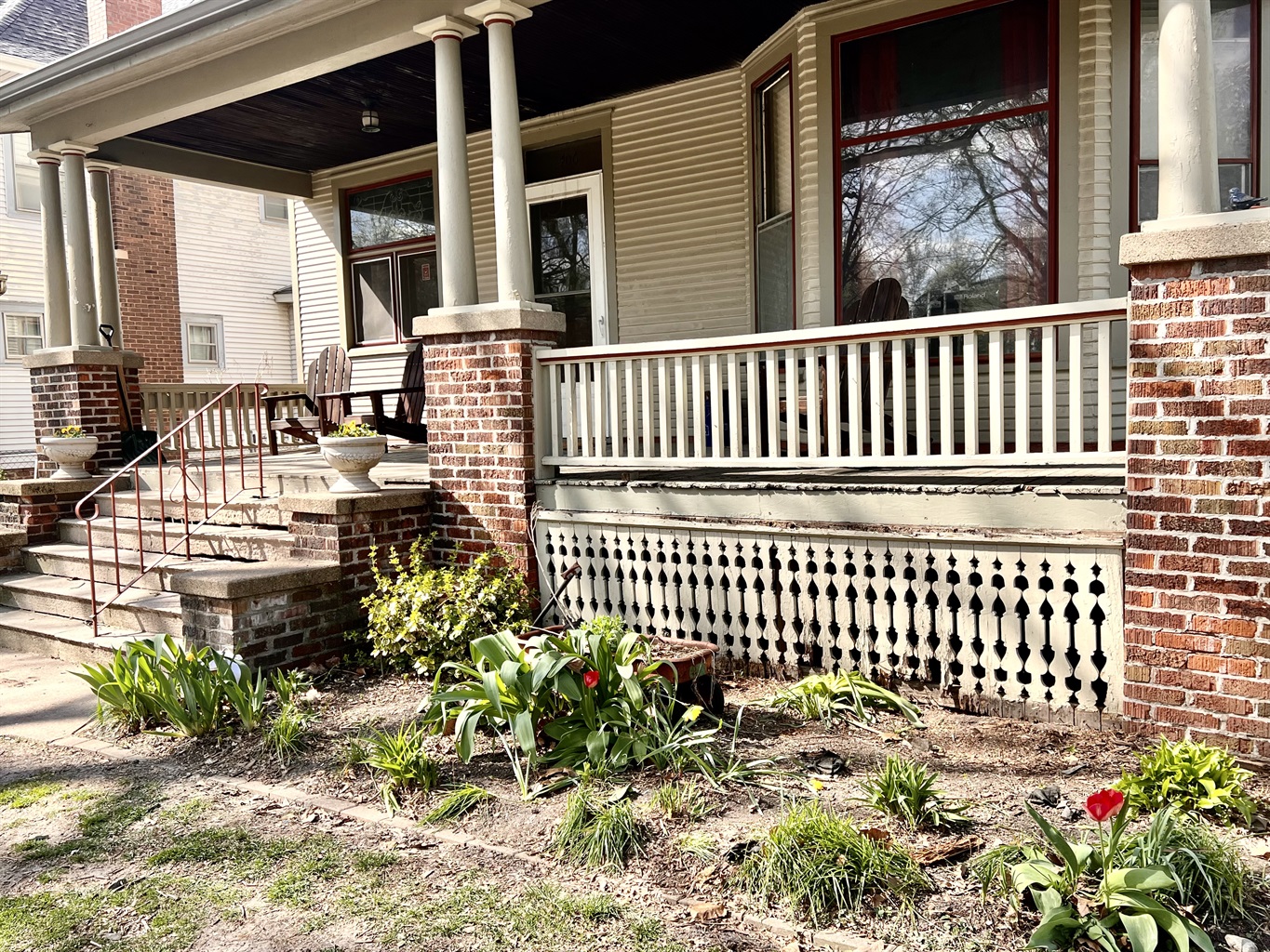 Covered Front Porch w/ seating - Park Views on Walnut- Bloomington, IL - Bloomington