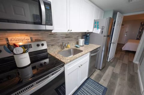 Full Sized Appliances in Kitchen