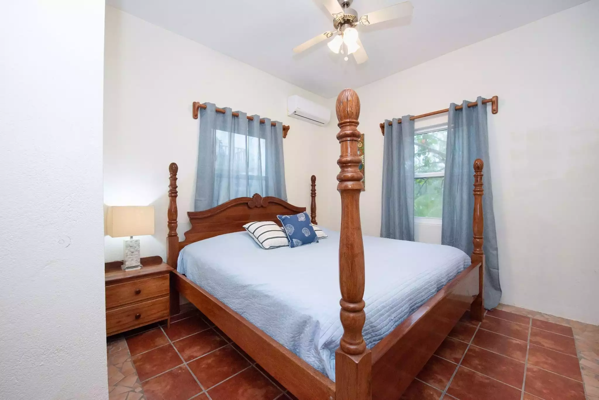 Bedroom with king bed Bedroom with king bed - Villa Incommunicada-Private beachfront luxury - San Pedro