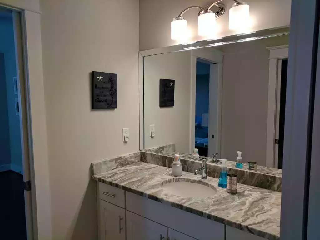 First floor Jack and Jill bathroom. First floor Jack and Jill bathroom. - Seaside Virginia Beach - Virginia Beach