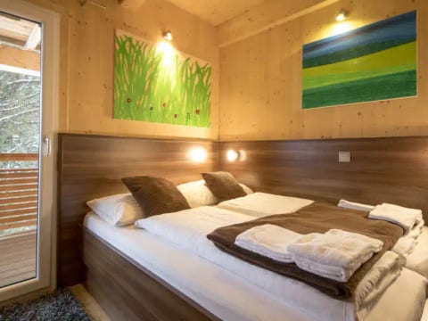 #38 mit IR-Sauna und Sprudelbad innen