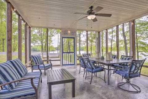 Screened Porch | Outdoor Dining Area
