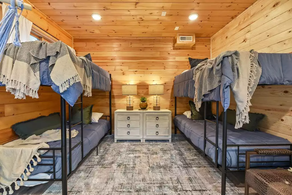 Secluded, modern cabin - Game room - wooded lot - Gatlinburg Secluded, modern cabin - Game room - wooded lot - Gatlinburg